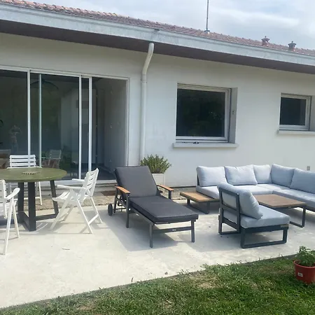 Maison Entiere Avec 3 Chambres Separees Au Calme En Peripherie De Bayonne Avec Exterieur Villa Bayonne