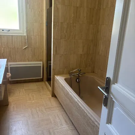 Maison Entiere Avec 3 Chambres Separees Au Calme En Peripherie De Bayonne Avec Exterieur